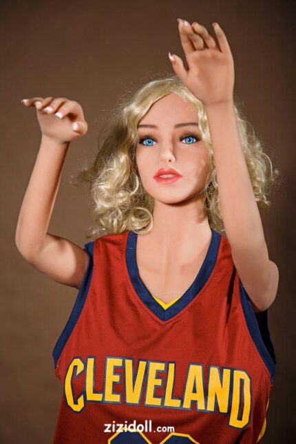 Gibt Vor Eine Sexpuppe Zu Sein - Hatti