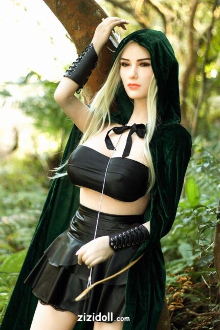 Sexpuppe Mit Großen Brüsten Wird Lebendig - Logan