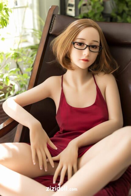 Große Klitoris Gelutscht Von Einer Sexpuppe - Juline