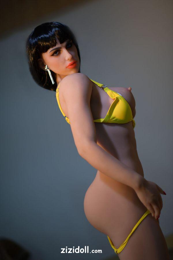 best-selling-dolls-z2v4