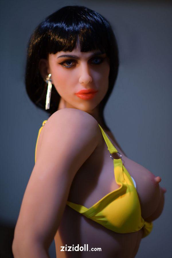 best-selling-dolls-z2v6