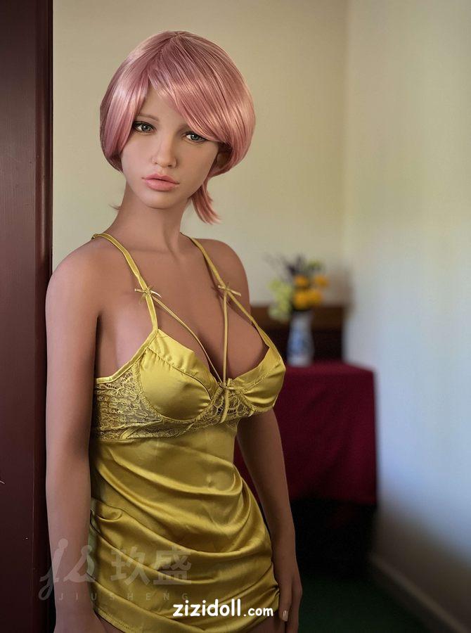 bionic-woman-doll-a2etr9