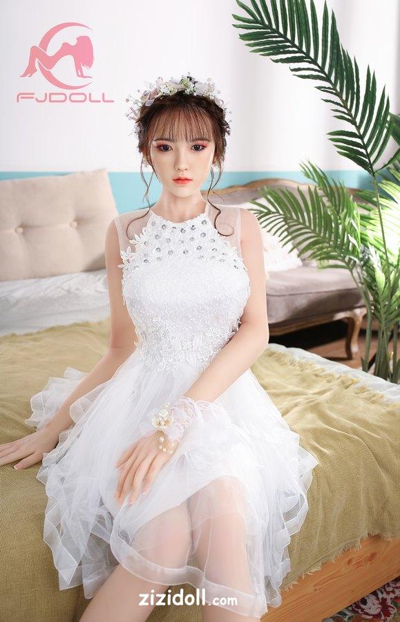 doll-look-alike-7e4v7