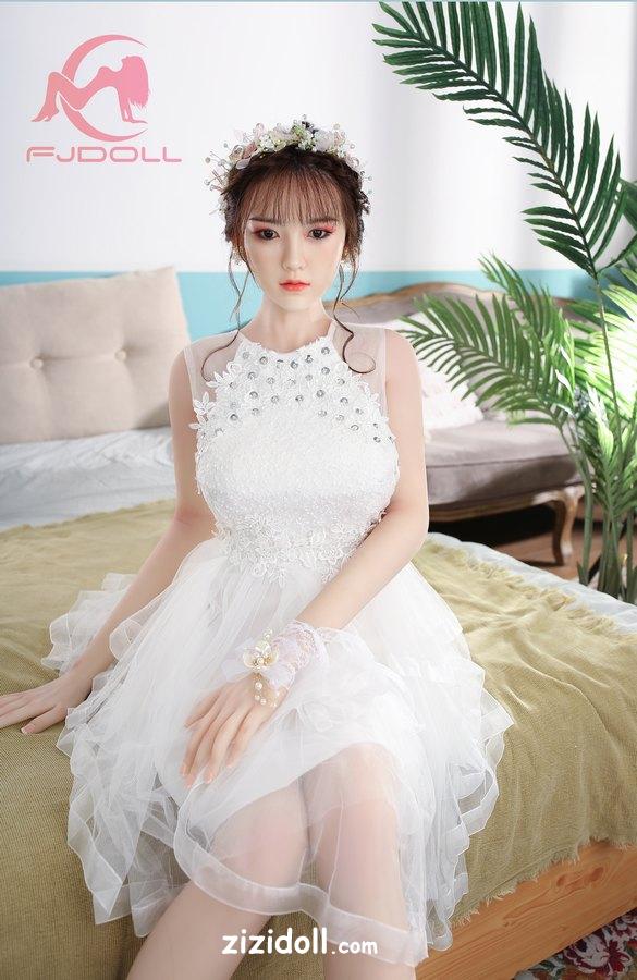 doll-look-alike-7e4v8