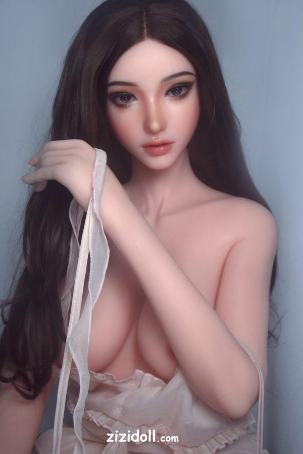 doll-that-look-real-t6u7x3