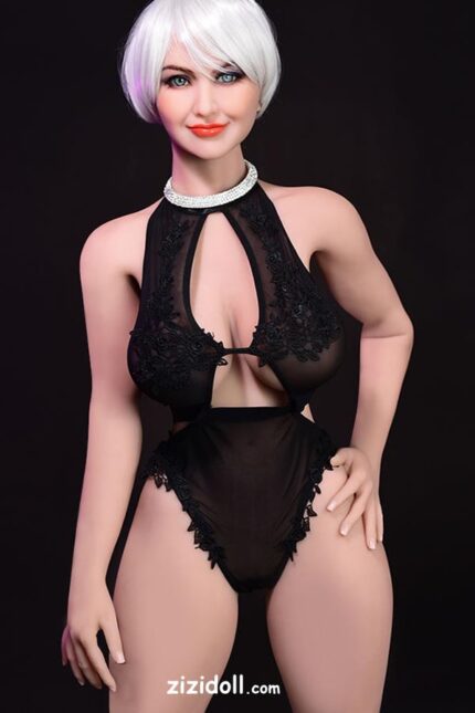 Pflege Für Die Erste Sexpuppe - Rianon