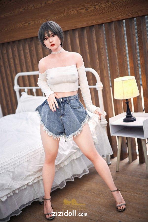 japanese-realdoll-f5tr1