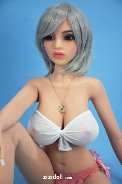 Penetration Der Brustwarzen Einer Sexpuppe - Sherye