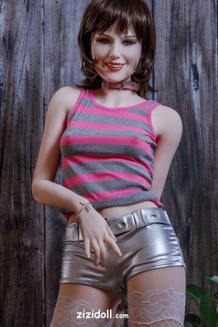 Paar Hat Dreier-Sex Mit Puppe - Grace