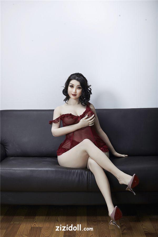 real-doll-petite-7q2a22