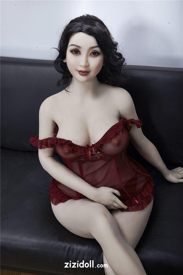 real-doll-petite-7q2a25