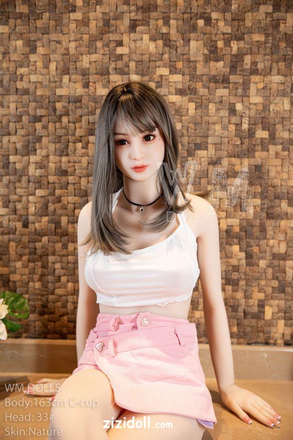 realistic-female-dolls-ftiiu3