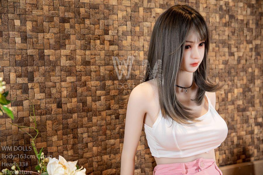 realistic-female-dolls-ftiiu5