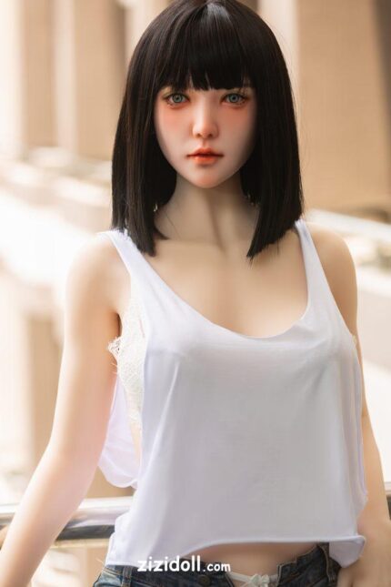 Belle Delphine Mit Sexpuppe - Roxie