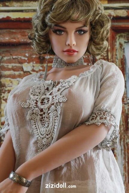 Ficken Mit Einer Realistischen Sexpuppe - Flori