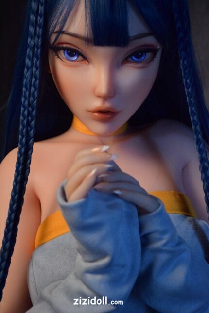 Sexpuppe Mit Riesigen Brüsten Und Schwanz - Velia