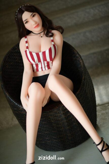 Geiler Teenager Der Eine Sexpuppe Vögelt - Venita