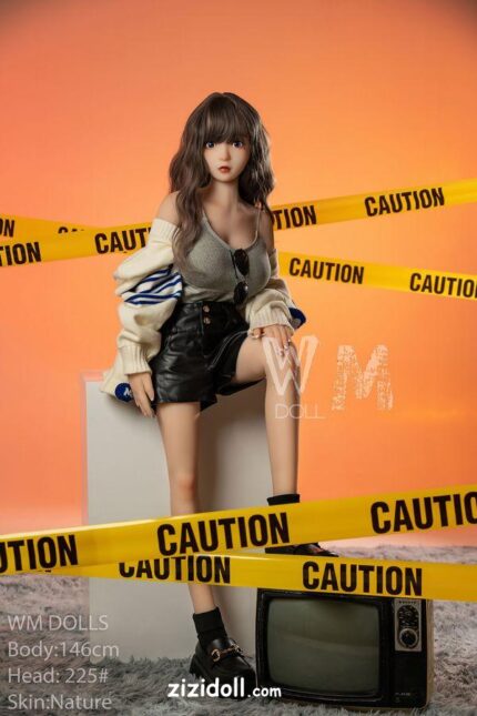 Drachenhaut Sexpuppe Mit Großem Hintern - Philly