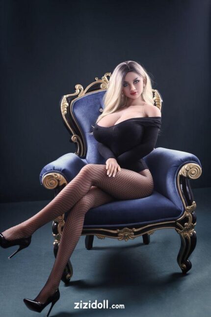 Echtes Mädchen Ersetzt Sexpuppe - Sparkle