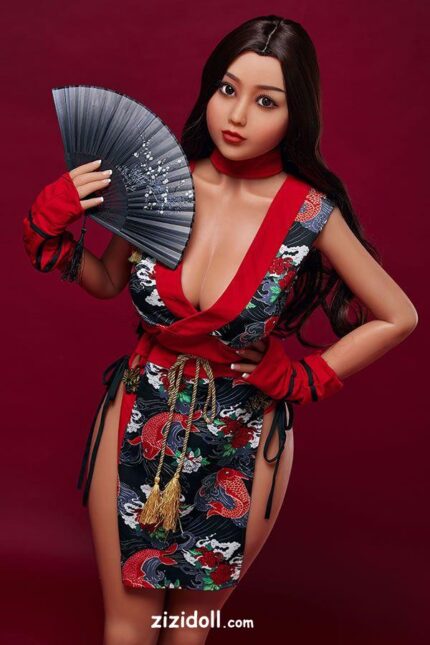 Kurvige Sexpuppe Mit Großen Brüsten Und Großem Po - Aimee