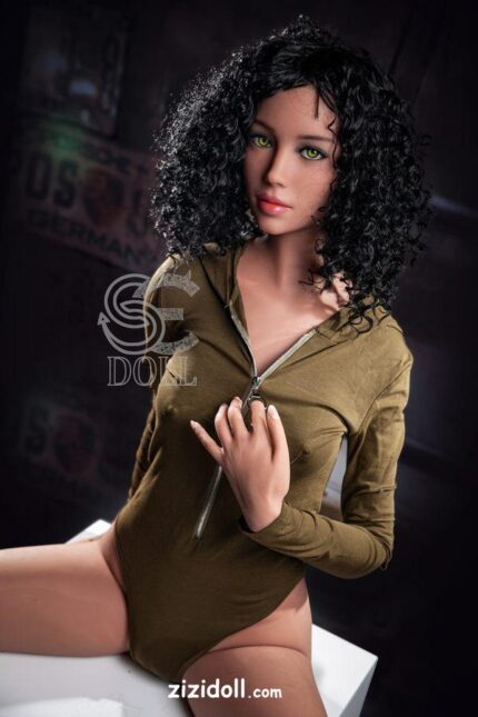 Belle Delphine Sexpuppe Pirn - Roxanne