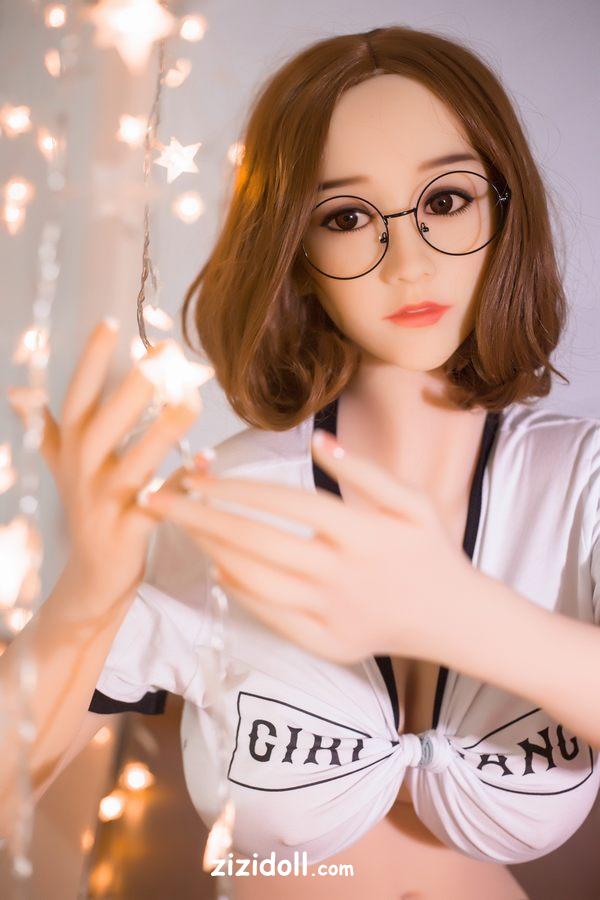 solana-real-doll-yhnuj4