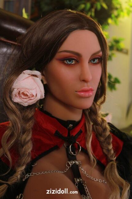 Sie Gibt Vor Eine Sex Puppe Zu Sein - Hettie