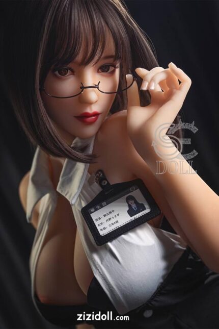 Mädchen Das Wie Eine Sex Puppe Aussieht - Kiyoko