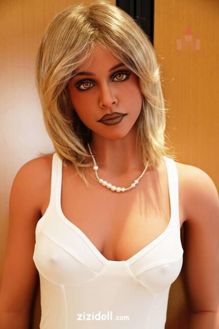 Transmädchen Fickt Eine Sexpuppe - Colline