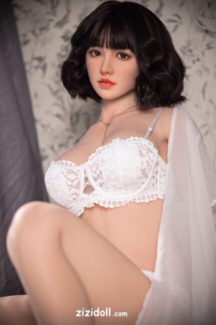 Große Brüste Lebende Sexpuppen Pornos - Georgina