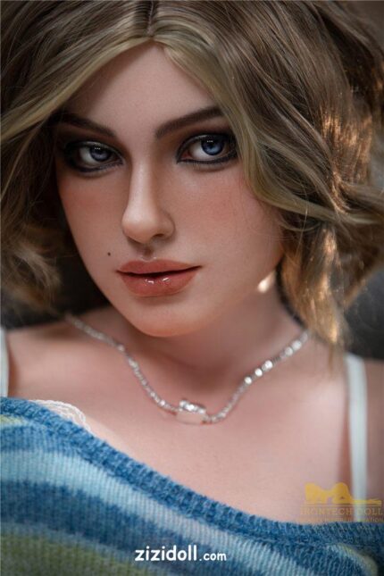 Großbusige Bösartig Aussehende Sexpuppen - Claudine